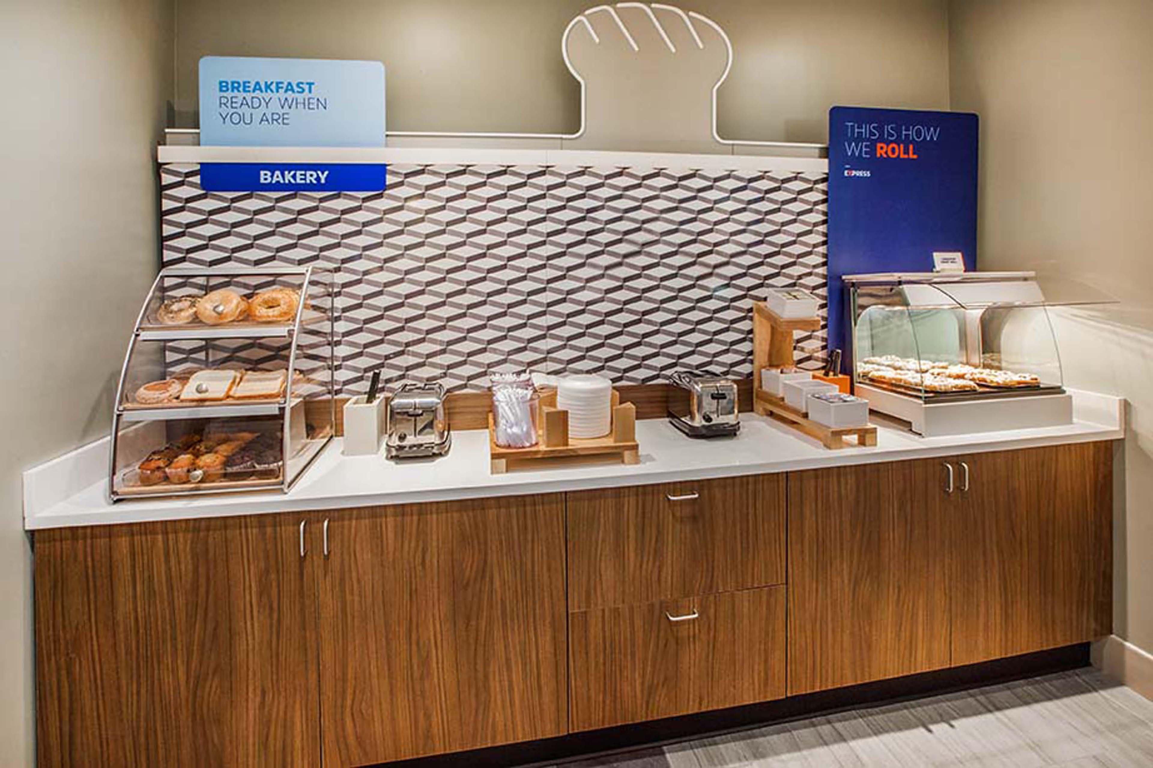 Holiday Inn Express Hotel & Suites Huntsville West - Research Park By Ihg Ngoại thất bức ảnh